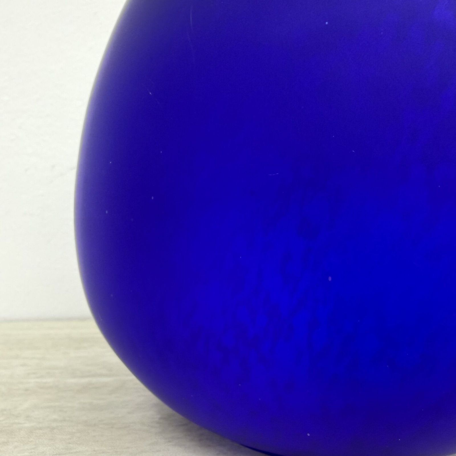 photo furniture Mid Century Design Tafelamp Van Blauw Glas In Eivorm, Jaren 1970
