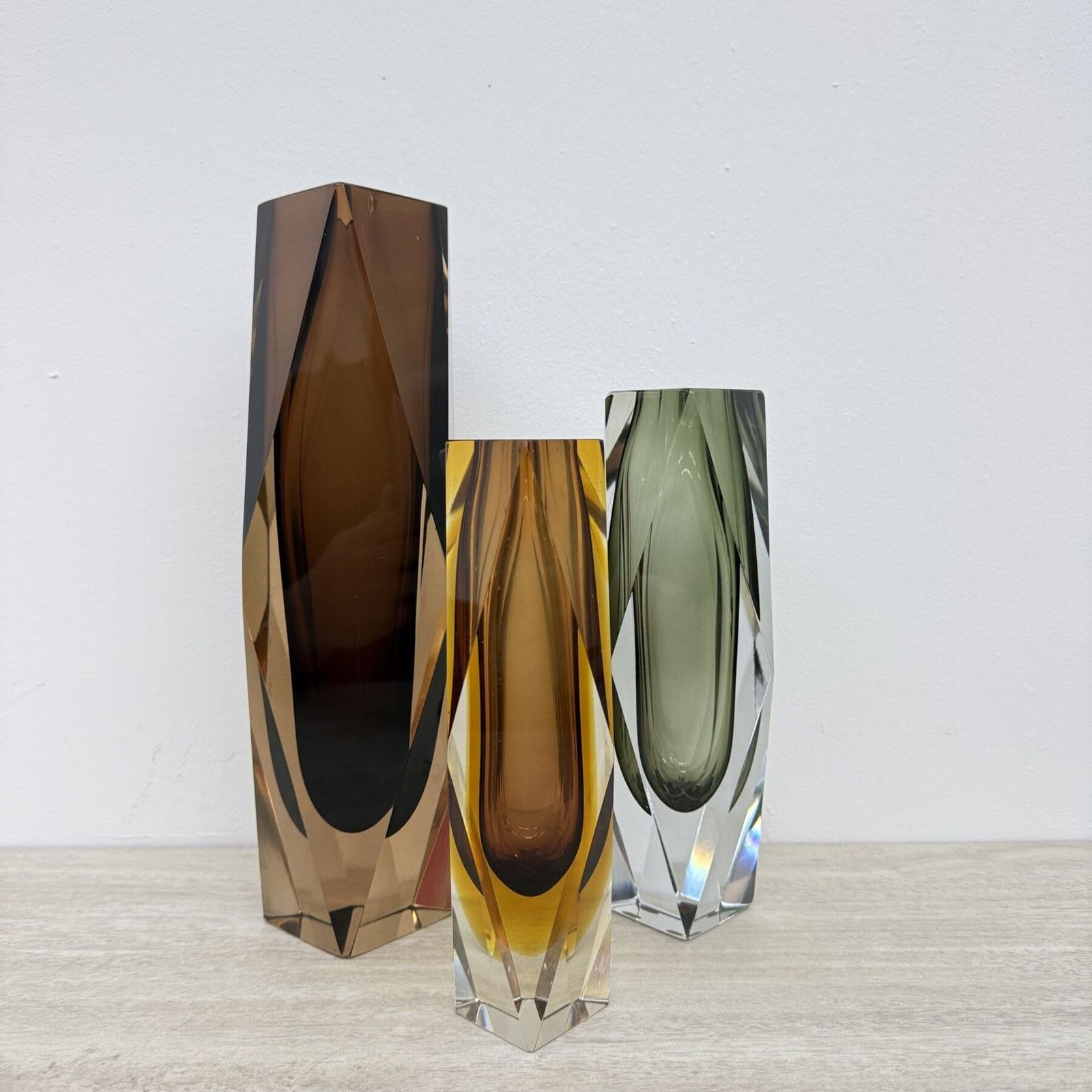 photo vintage Set Van 4 Murano Sommerso Glas Geslepen Vazen Van Flavio Poli, Jaren 1970