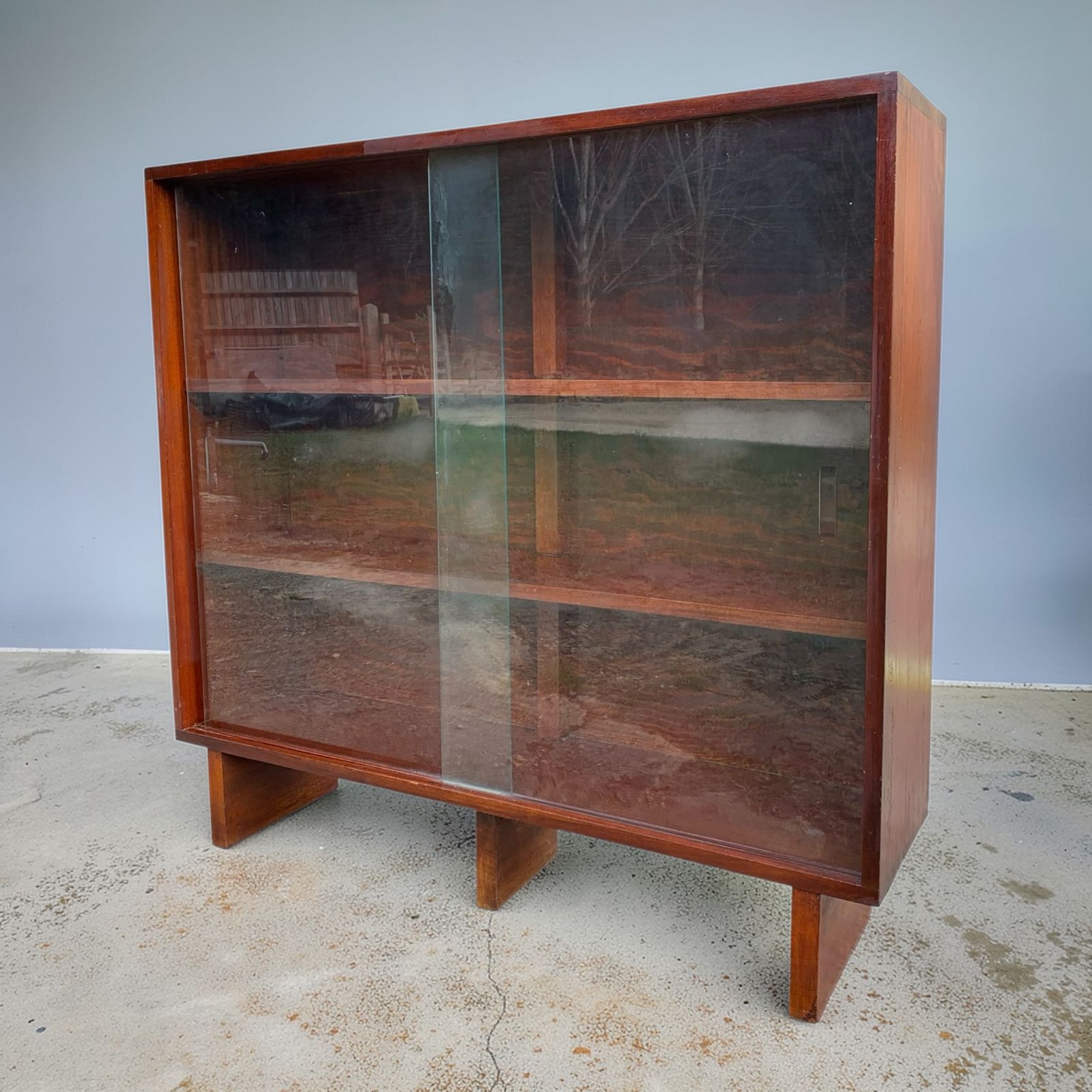 Mid Century Bookcase / Display Shelving