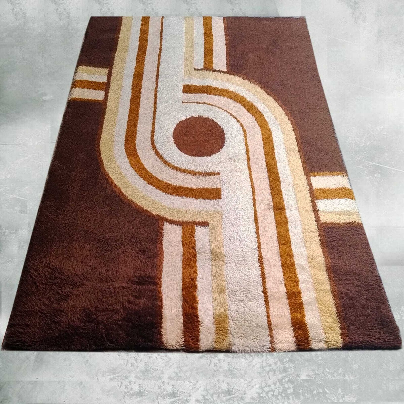 1970s Museum Grade Avant Garde Wool Rug The Epithet Of Space Age Luxury. Made In Italy photo for sale