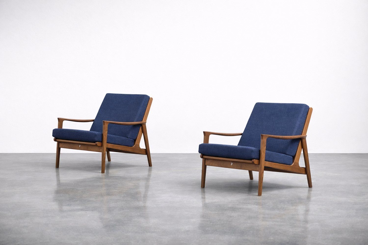 photo furniture Vintage Australian Teak Sofa And Chairs From Parker Furniture, 1950s, Set Of 3