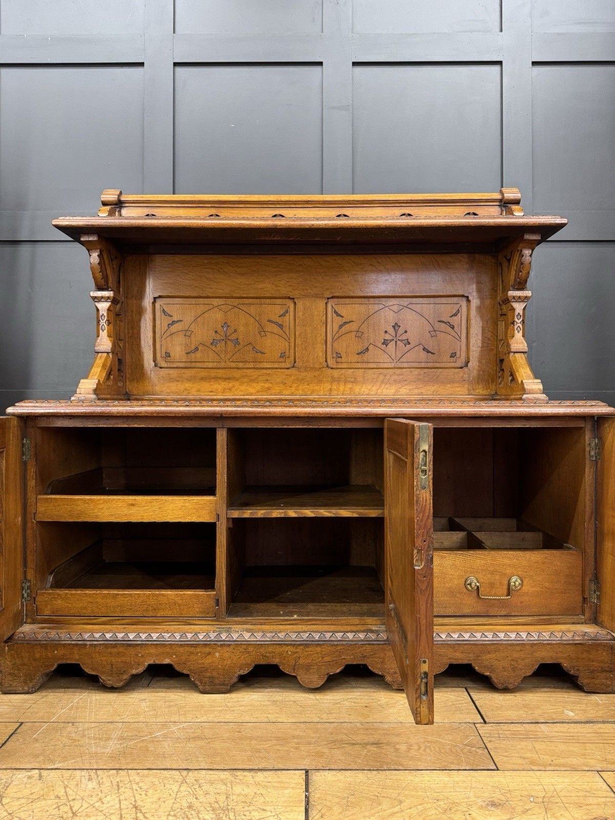 Antique Oak Buffet Sideboard Cabinet / Cupboard Gothic /Aesthetic Movement photo vinterior