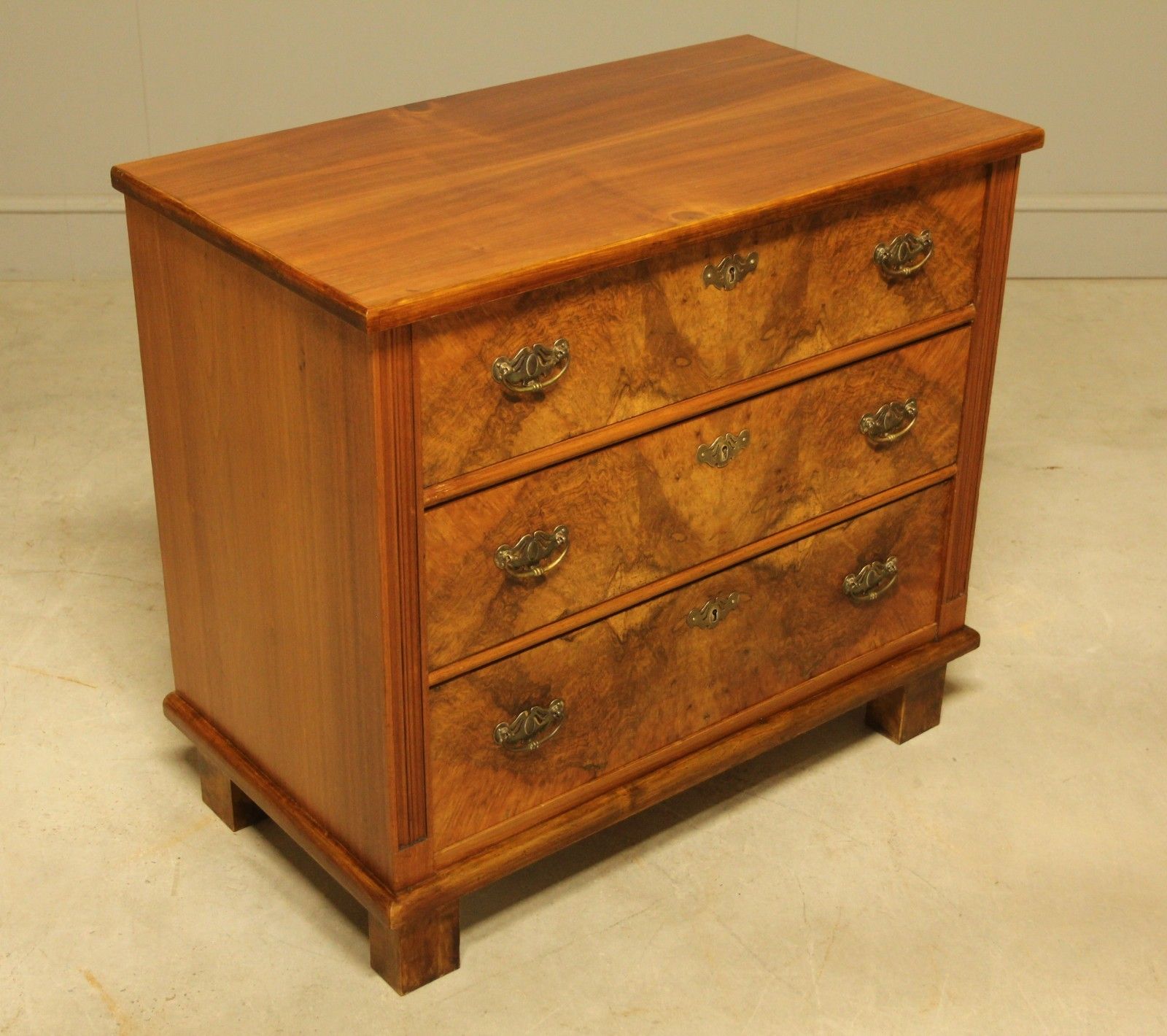 A Fine Early 20th‑Century Swedish Burr Walnut Chest Of Drawers photo 995.0
