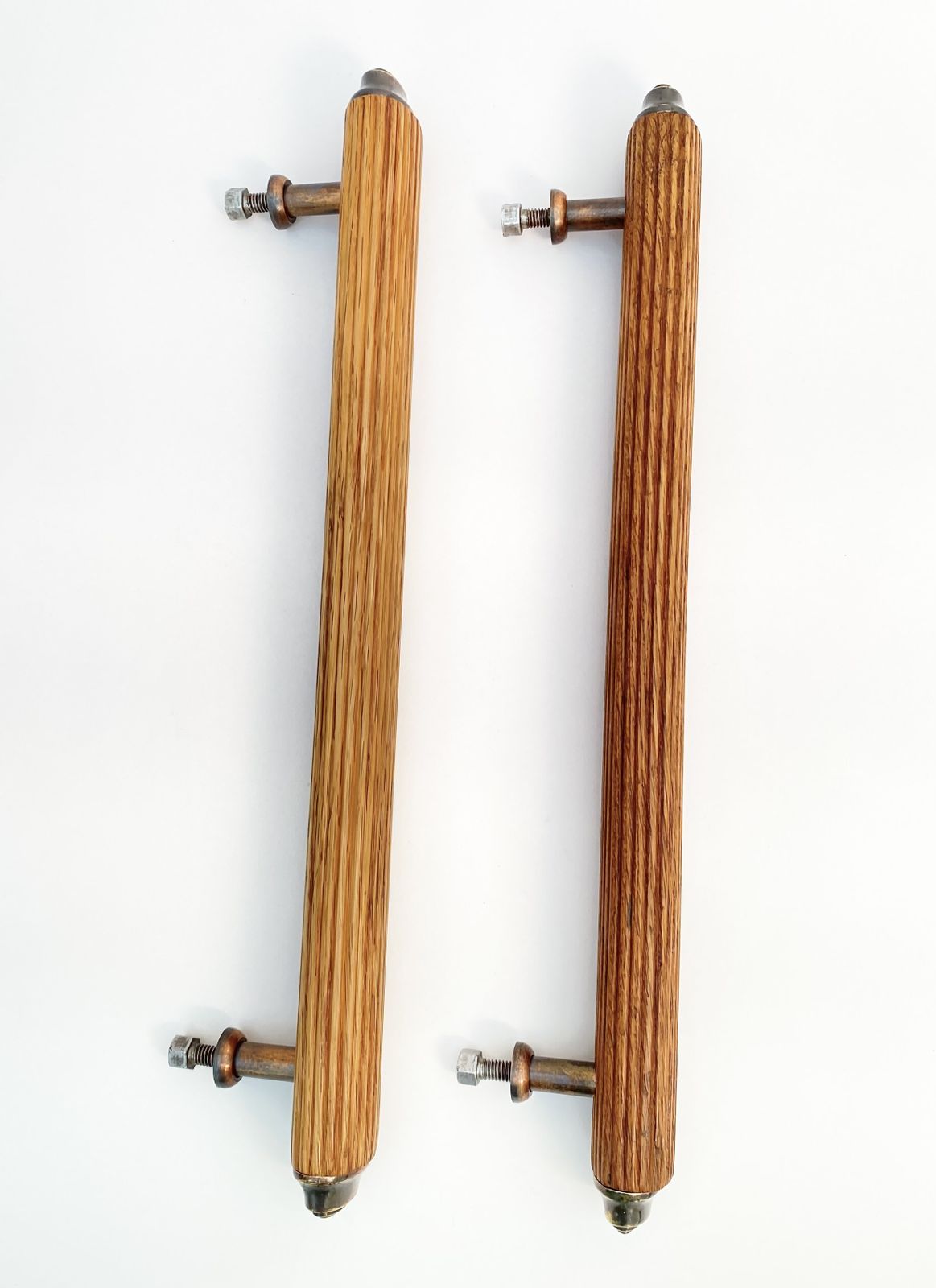 photo vinterior 1st Batch Of Early 20th Century 1900 30s English Oak Copper And Brass  Door Handles                                                                                             Per Pair