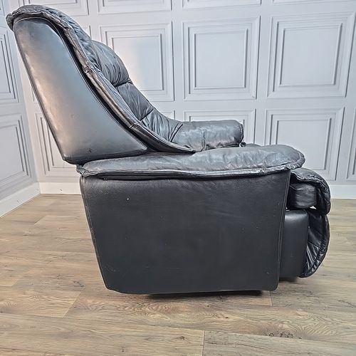 photo vintage Retro Mid Century Armchair Reclining Swivel Recliner Black Leather Chair Danish