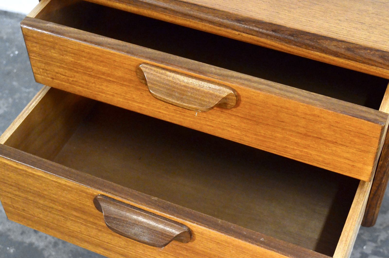 Vintage Midcentury Afromosia Desk From A. Younger Of Great Britain. Delivery. Modern / Danish Style. photo vinterior
