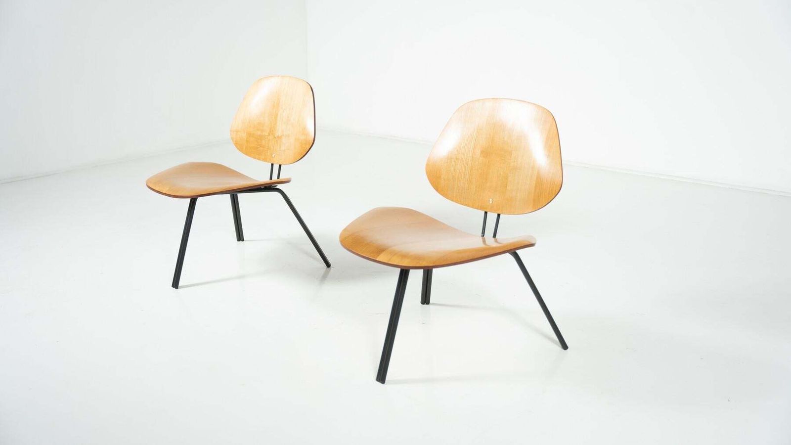 Mid Century Modern P31 Chairs By Osvaldo Borsani, Tecno, 1950s photo vintage