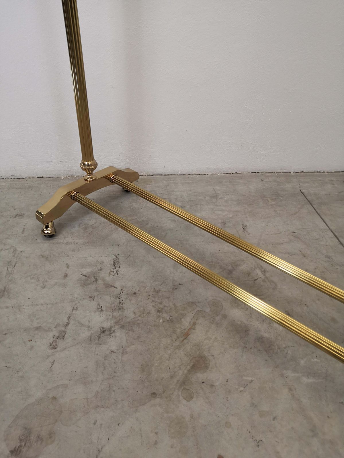 photo furniture 1970s Golden Brass Garment Rack, Clothing Stand Rail, Dress Hanger, Italy
