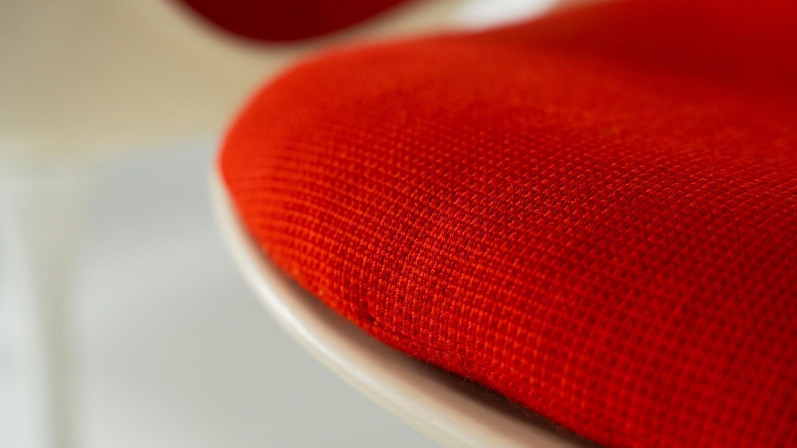photo for sale Set Of 6 Tulip Chairs By Eero Saarinen For Knoll, 1960s
