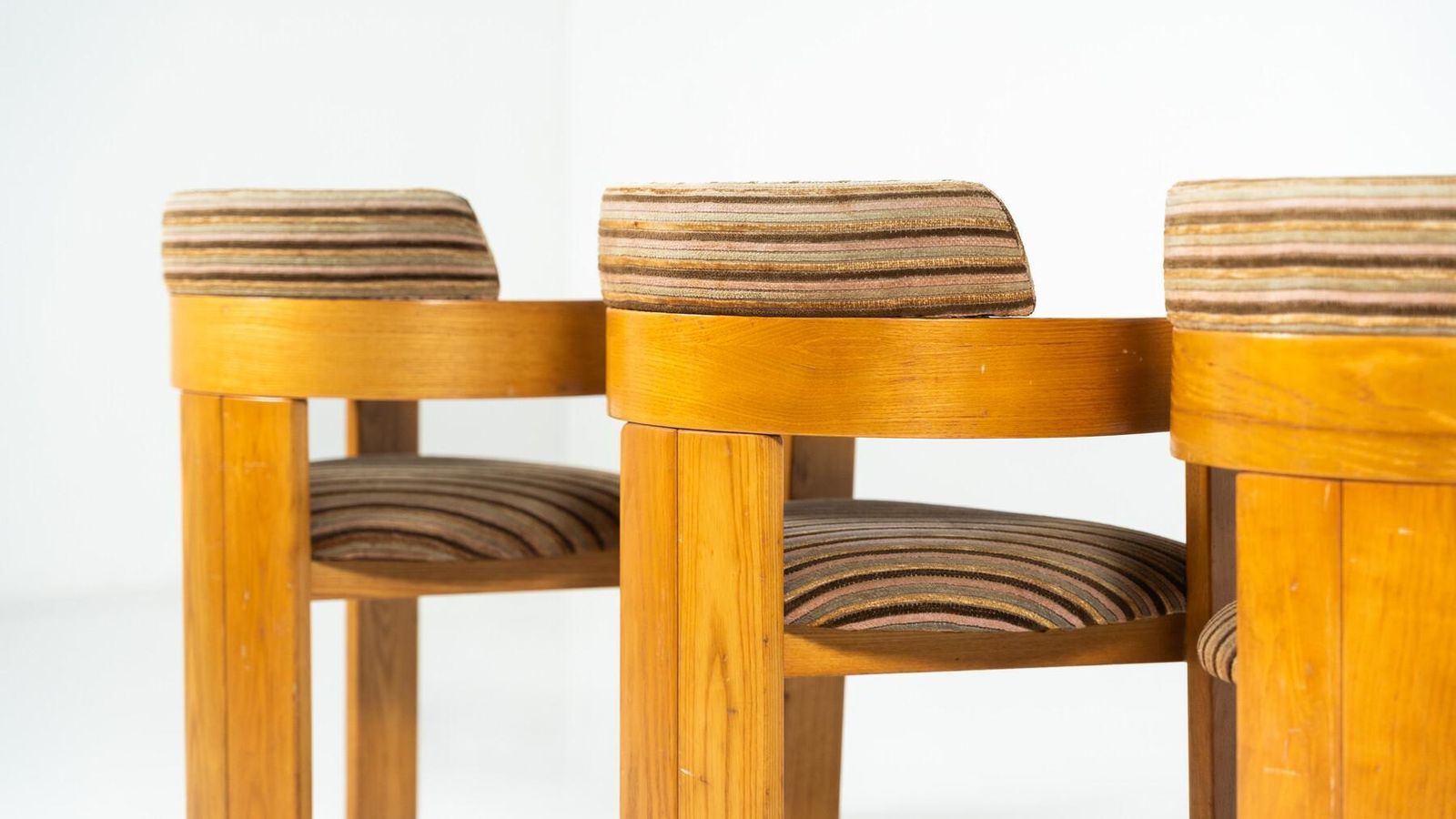 2512.0 Set Of 4 Armchairs, Wood And Fabric, Italy, 1970s photo
