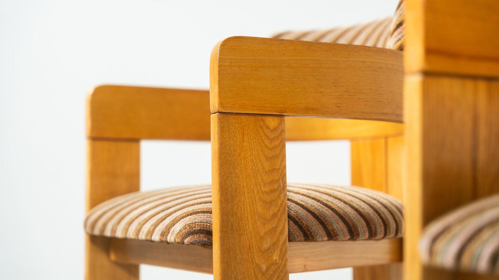photo vintage Set Of 4 Armchairs, Wood And Fabric, Italy, 1970s