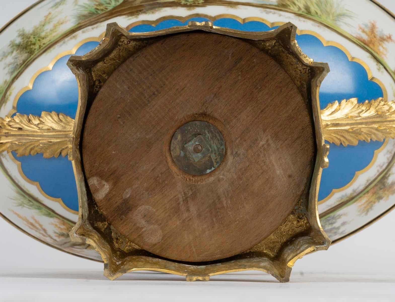 Home Decor Cup, Centerpiece In Paris Porcelain And Gilt Bronze, 19th Century. photo