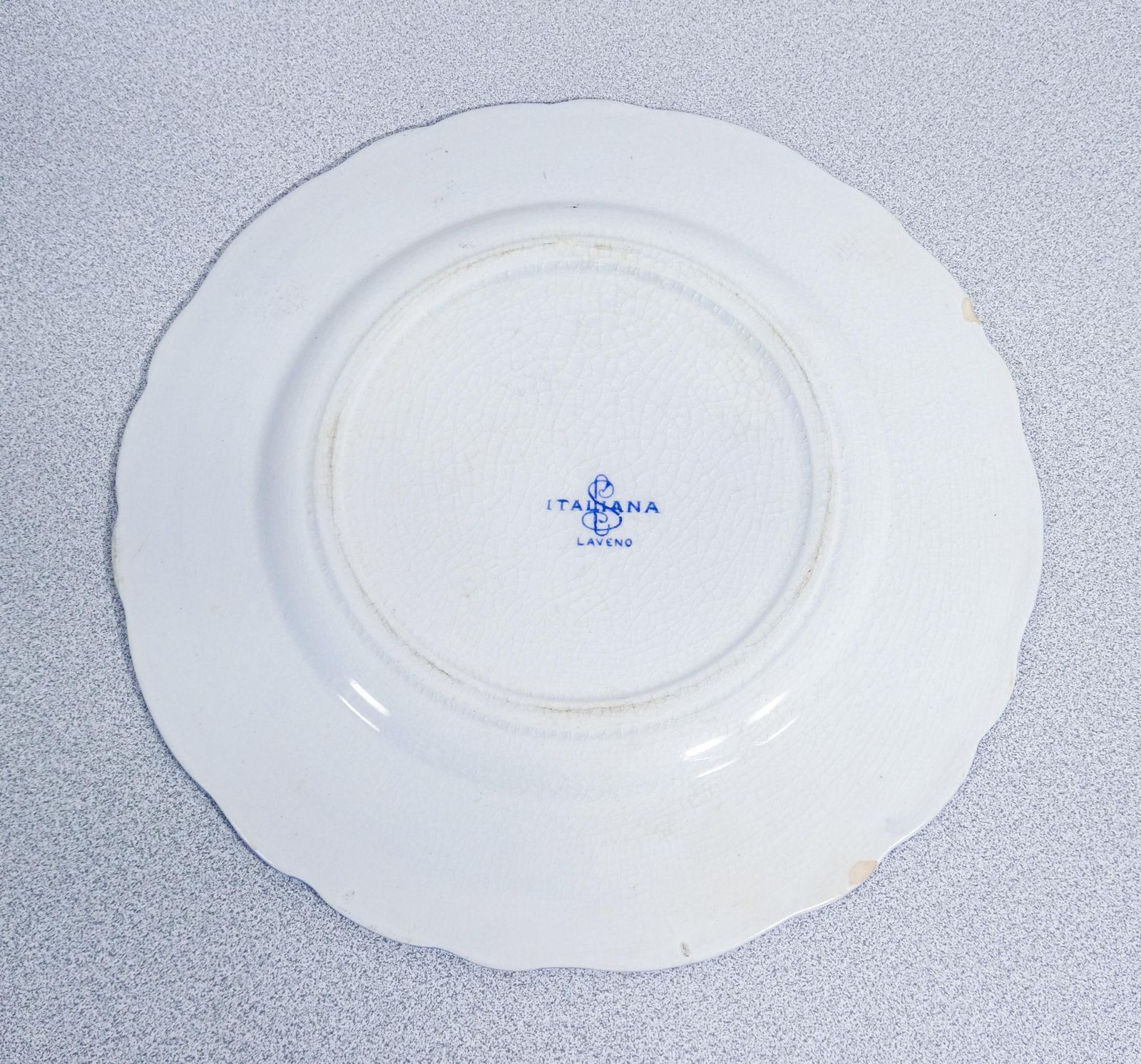 Set Of Eight Plates With Coats Of Arms Of Queen Margaret Of Savoy, S.C.I. Laveno photo for sale