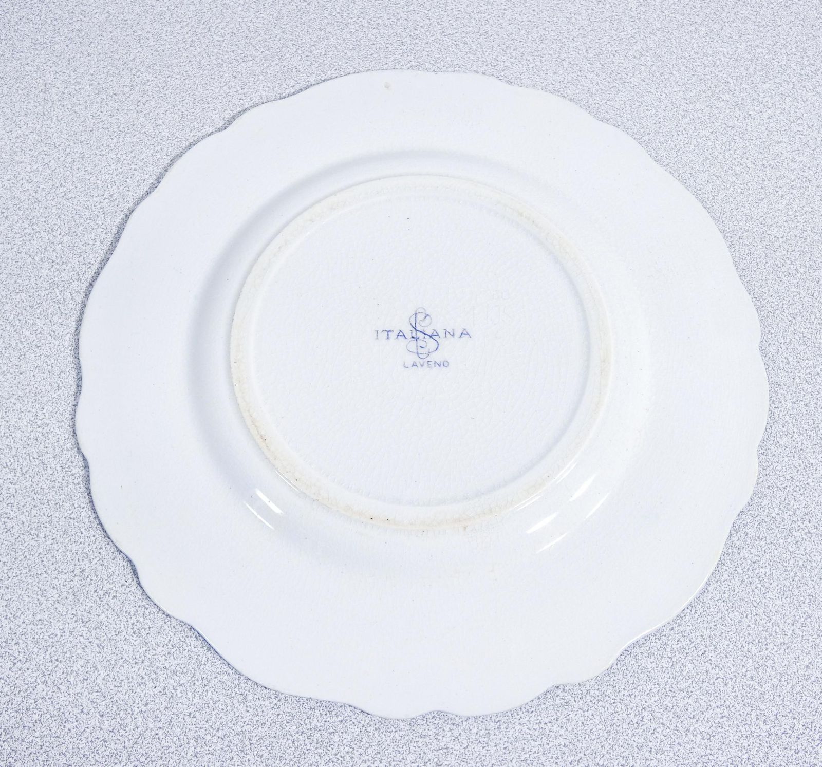 photo vintage Set Of Eight Plates With Coats Of Arms Of Queen Margaret Of Savoy, S.C.I. Laveno