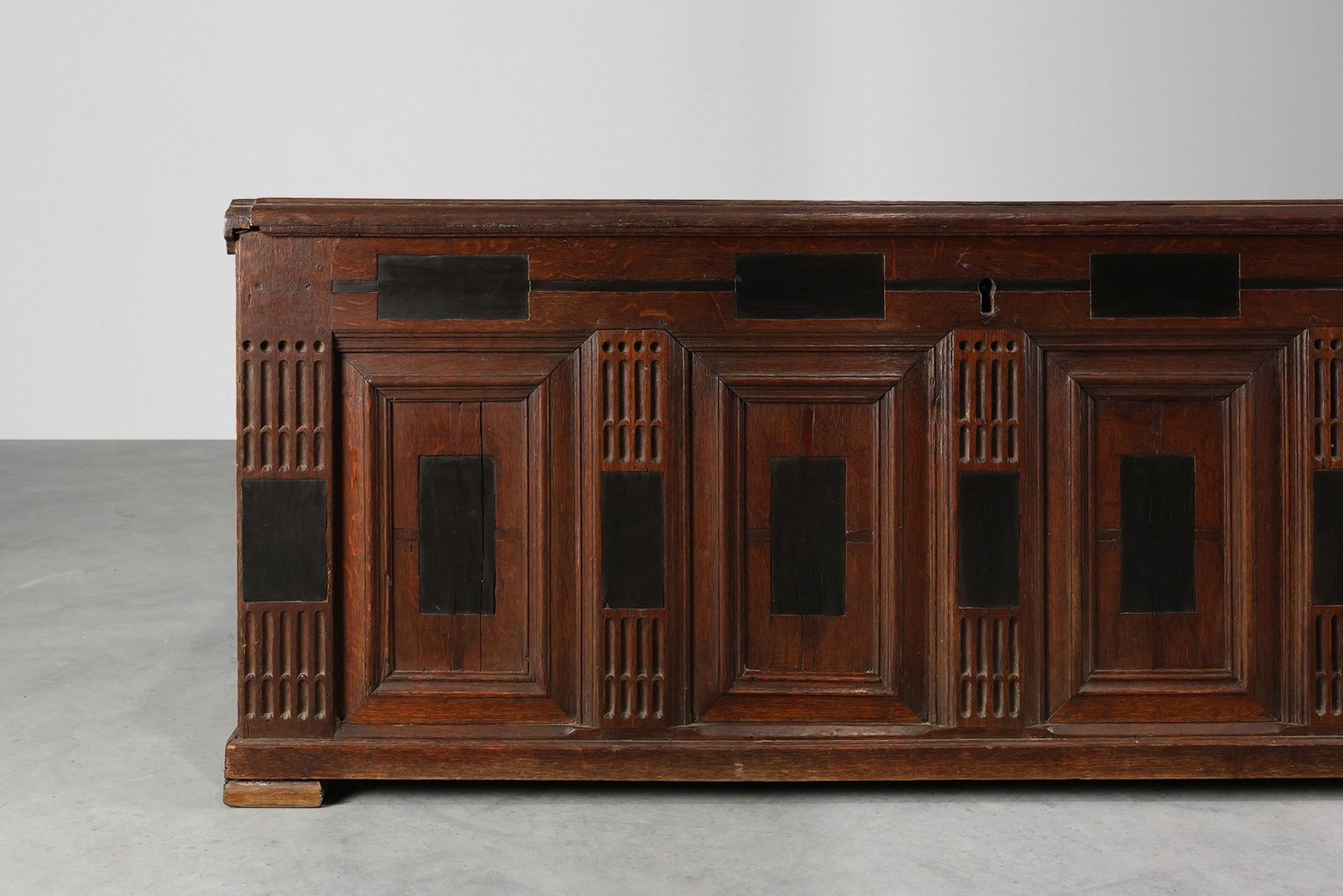 French Oak Storage Trunk Or Linen Chest, 17th Century photo 3663.0