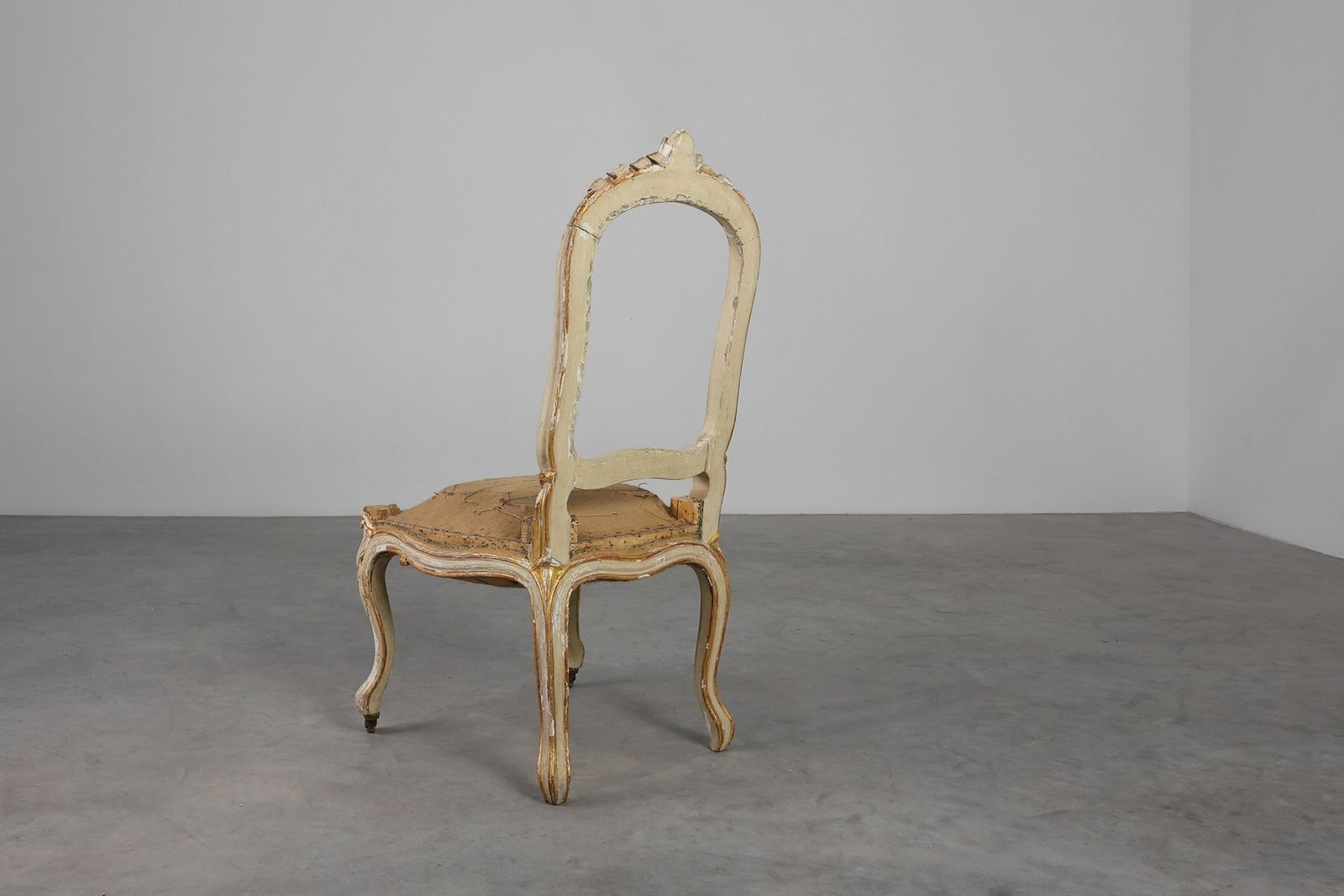 photo furniture Antique Louis XV Chair In Carved Wood, 1800s