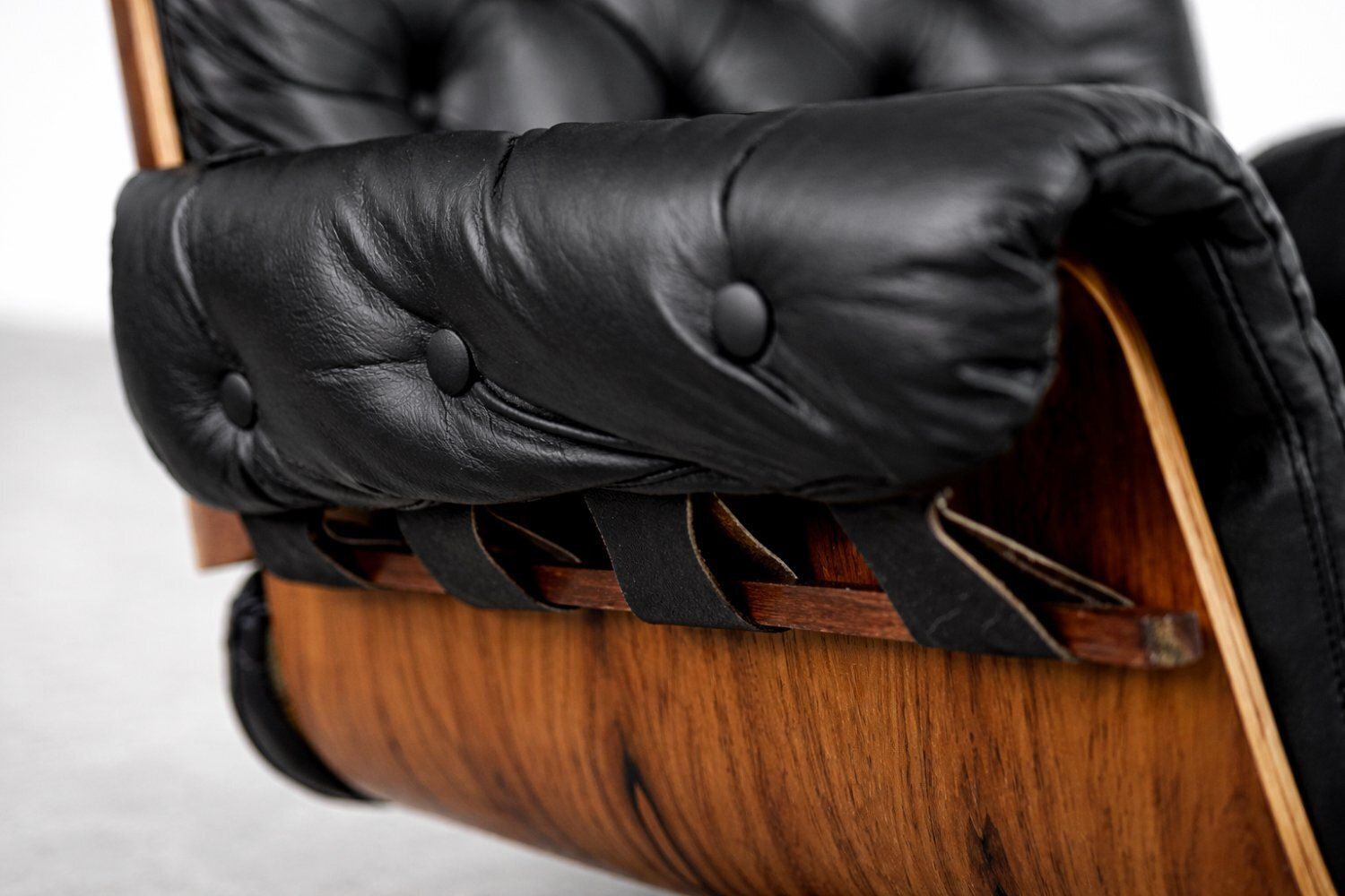Meubels Mid Century Modern Zwitserse Leren En Bentwood Loungestoel Van Martin Stoll Voor Giroflex, Jaren 1960 photo
