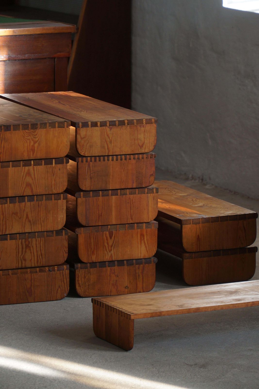photo vinterior Swedish Modern, Set Of 4 Multifunctional Shelves In Pine, Late 19th Century