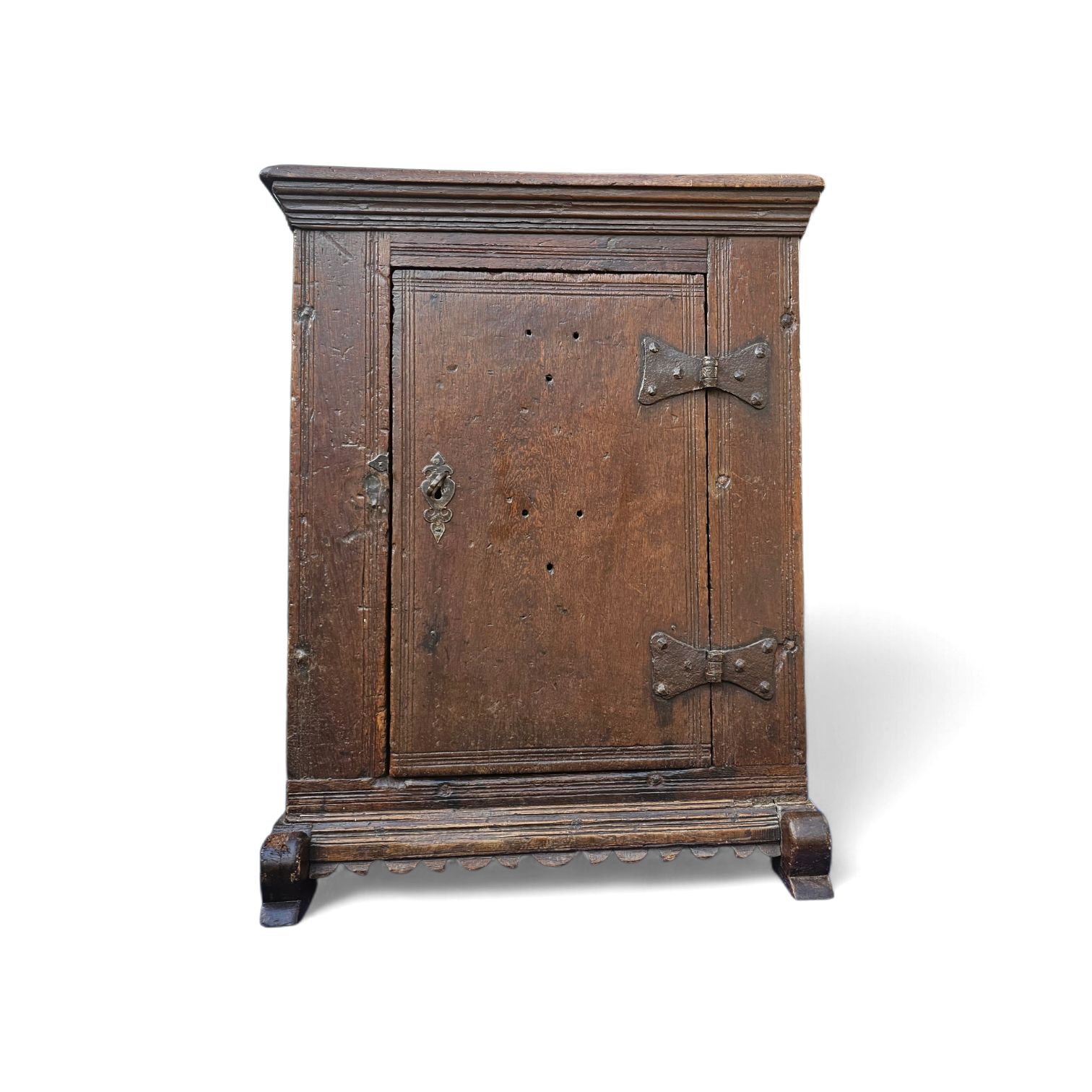 Farmer's Oak Pantry Cupboard / Boeren Spinde / 18th Century photo Furniture