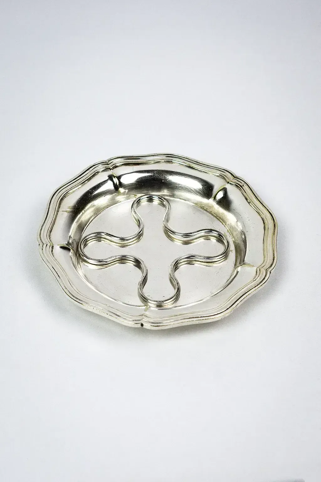 Christofle Silver Plated Metal Bottle Coaster With A Wire Border, 19th Century — With A Removable Clover Shaped Bottle Rest