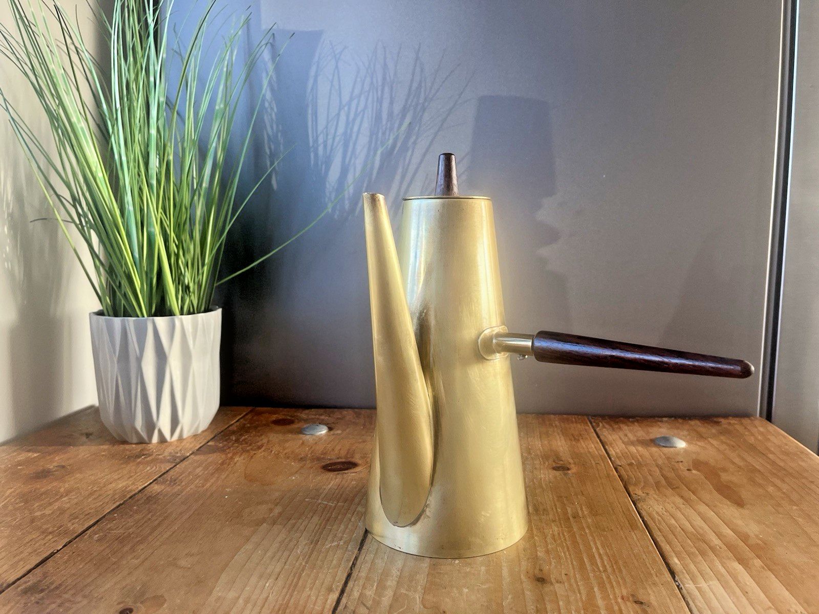 photo vinterior Mid Century Modern Italian Designer Brass Teak Coffee Pot Italy Cafe Bar Display