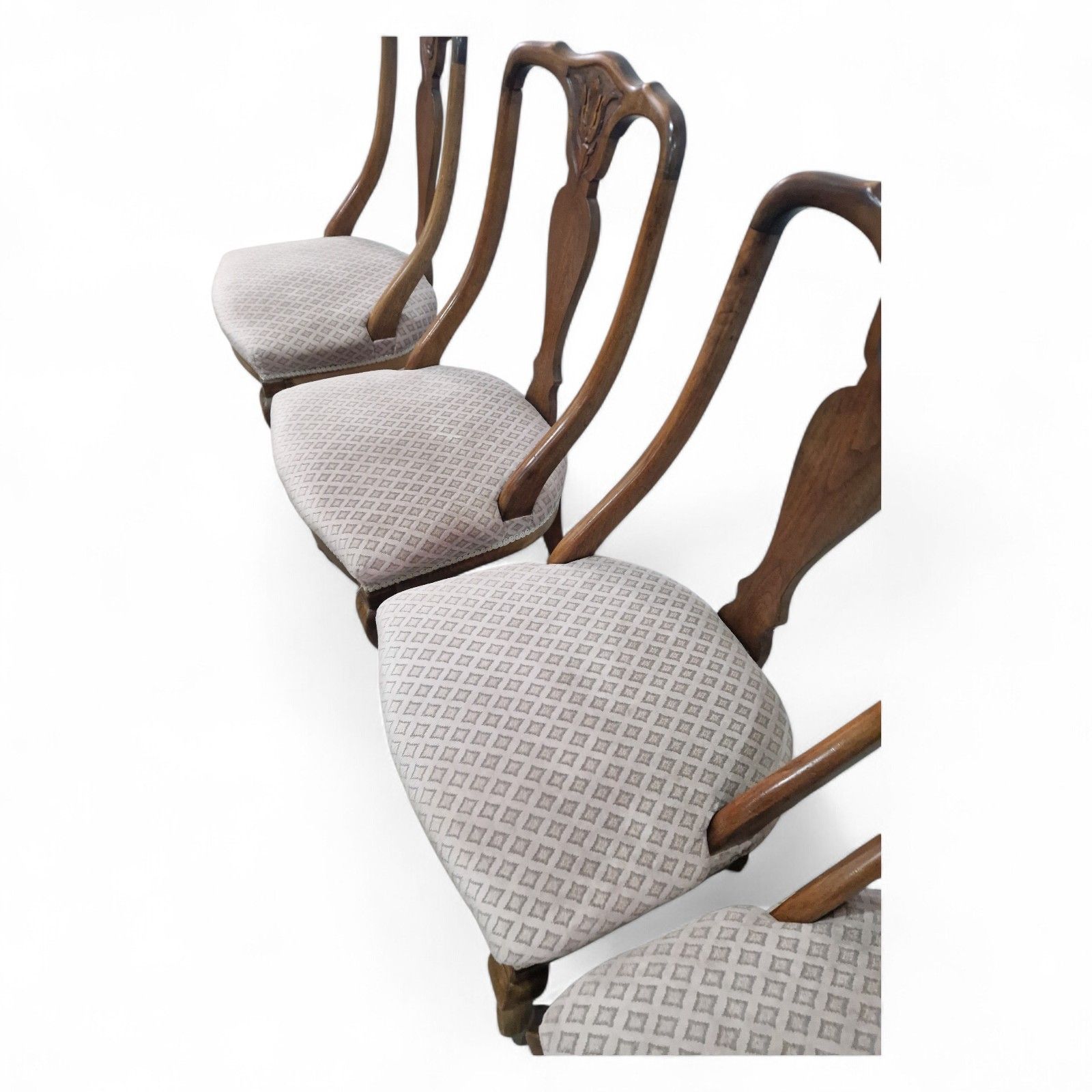 photo furniture Set Of 4 Carved Walnut Dining Chairs Antique Scoop Back Chairs Carbiole Leg