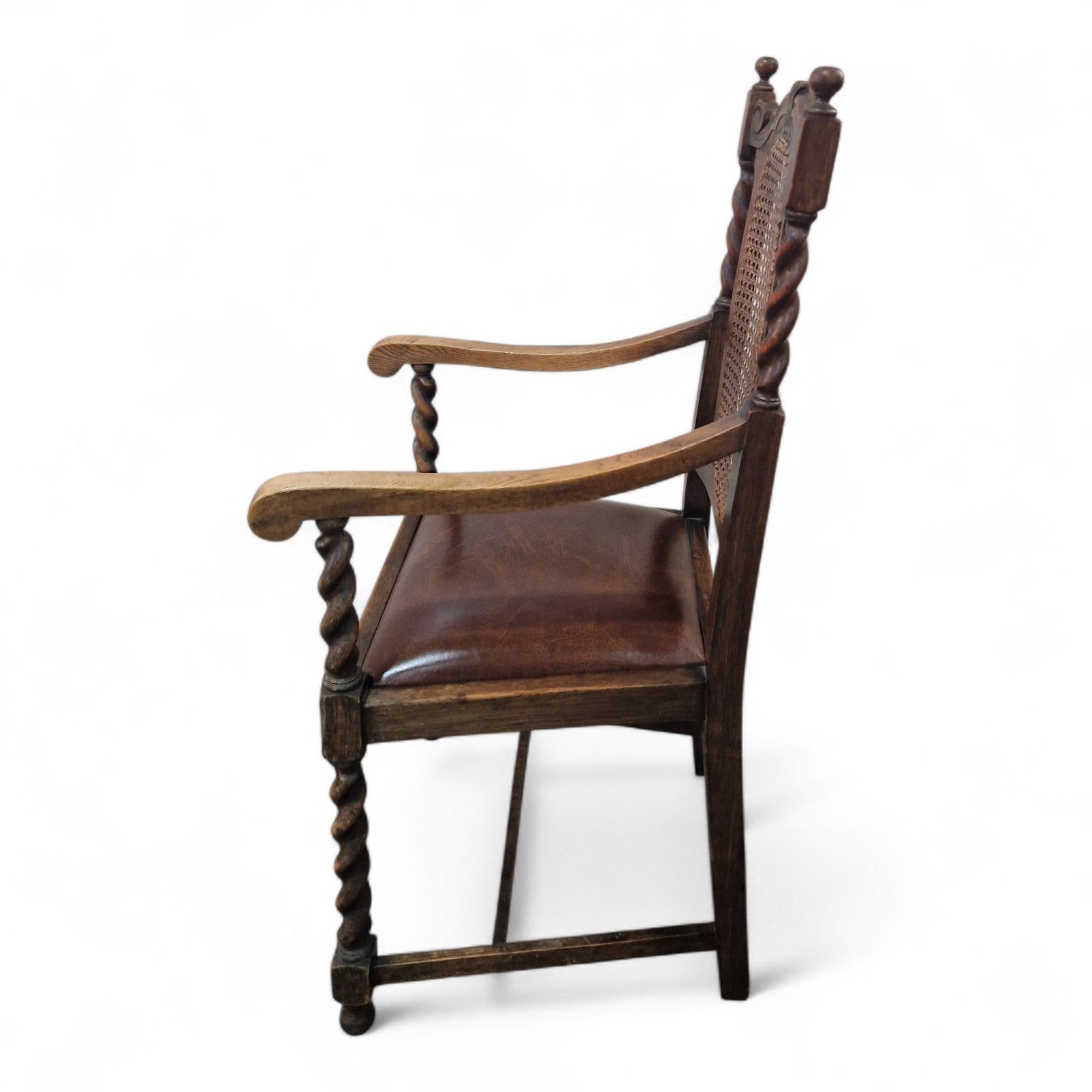 photo vintage Antique Carved Oak Barley Spiral Twist Carver Chair Carved Farmhouse Armchair