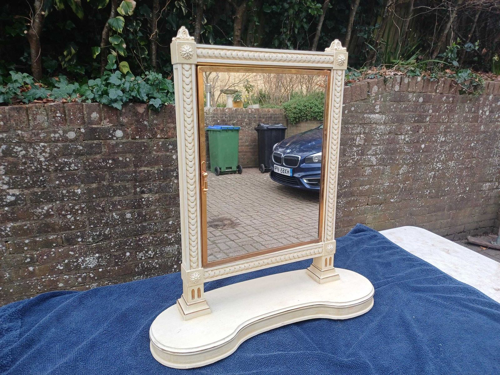 595.0 High Quality 80s Antique Ritz Hotel Dressing Table Mirror Triple Vanity Folding Doors Gold Cream Painted Brass Frame photo