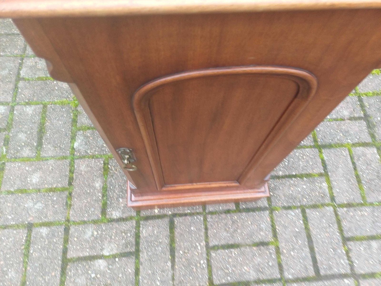 Late Victorian Mahogany Bedside Cupboard Compact Antique Pot Cabinet With Arch Panel Door Brass Handle Shelf Storage photo vinterior