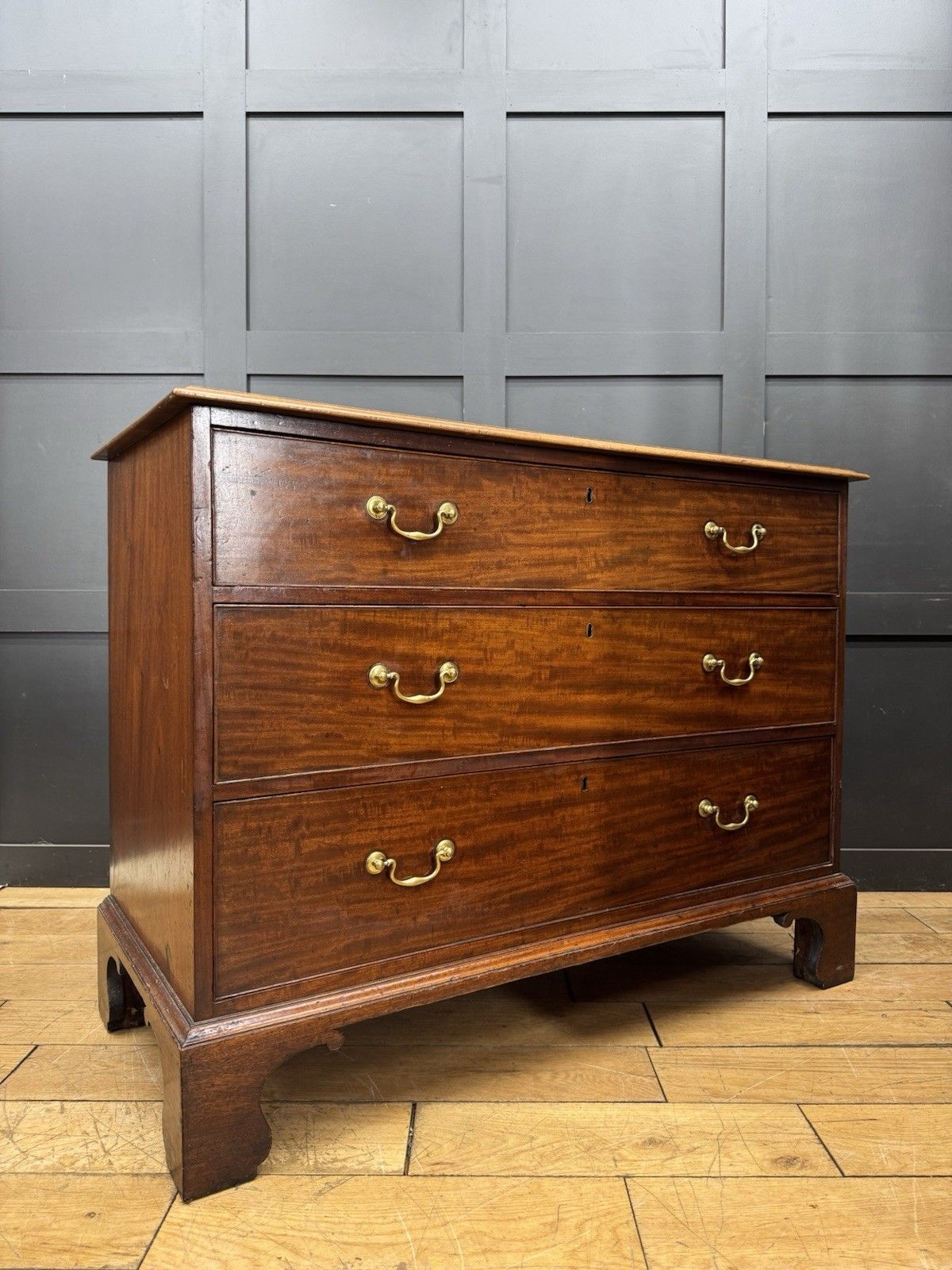 photo vinterior Antique Mahogany Chest Of Drawers / Bedroom Storage / Victorian Georgian
