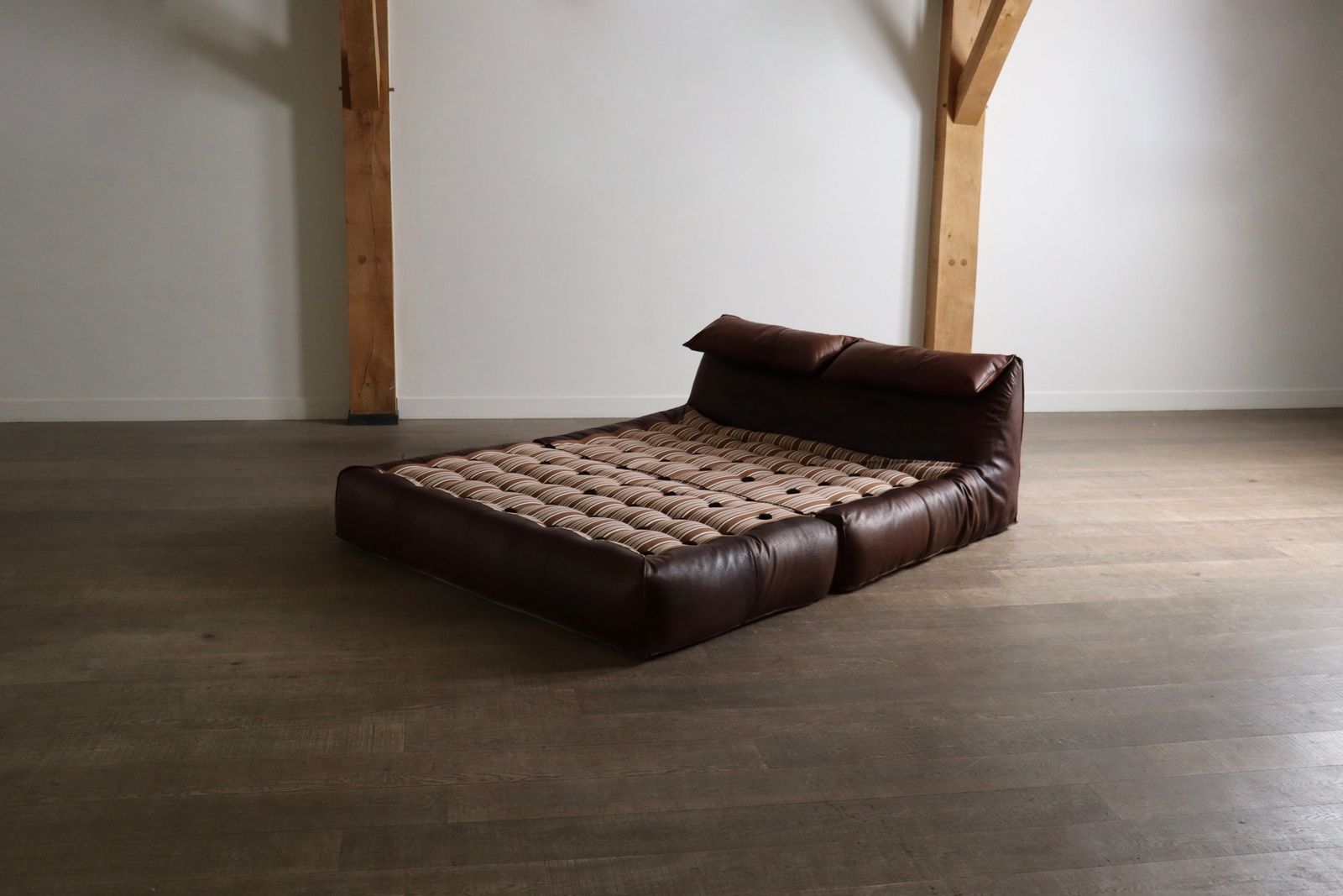 Le Bambole Bed In Buffalo Leather Van Mario Bellini Voor B&B Italia, Jaren 1970 photo vinterior