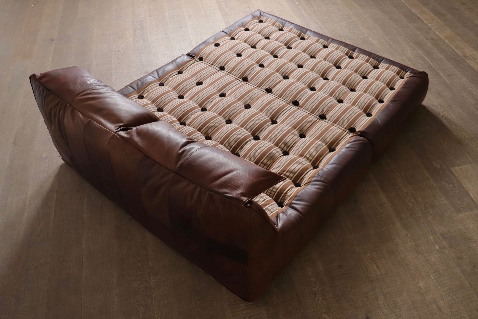 Le Bambole Bed In Buffalo Leather Van Mario Bellini Voor B&B Italia, Jaren 1970 photo buy