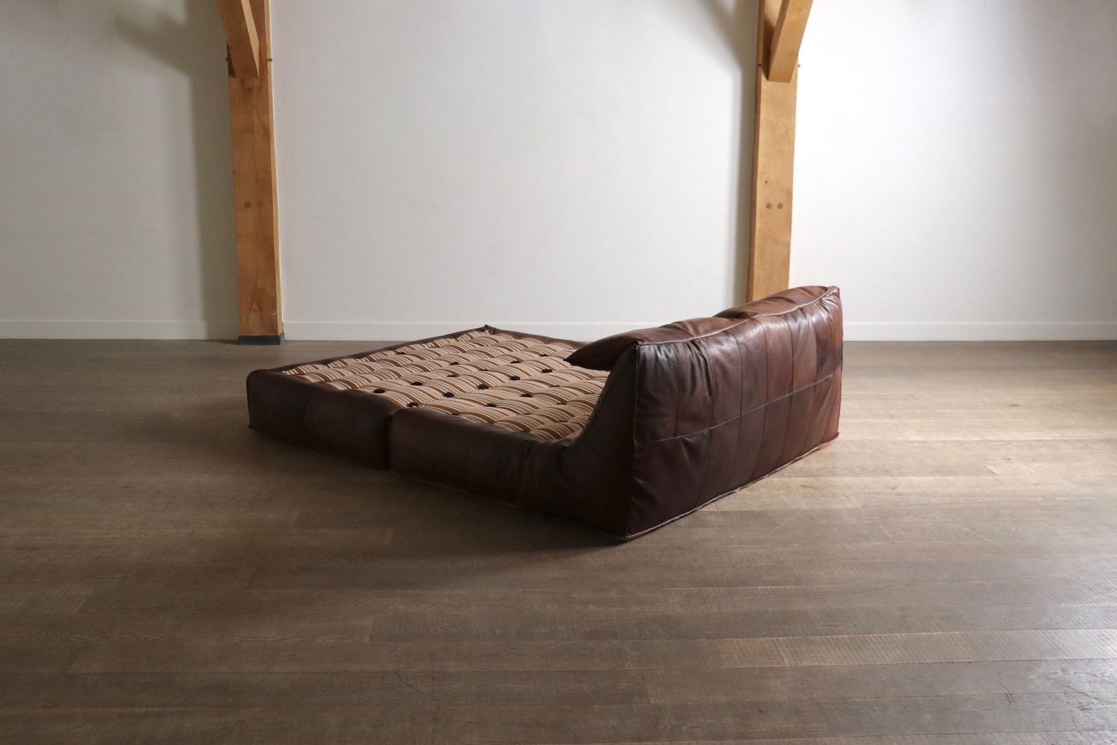 photo for sale Le Bambole Bed In Buffalo Leather Van Mario Bellini Voor B&B Italia, Jaren 1970