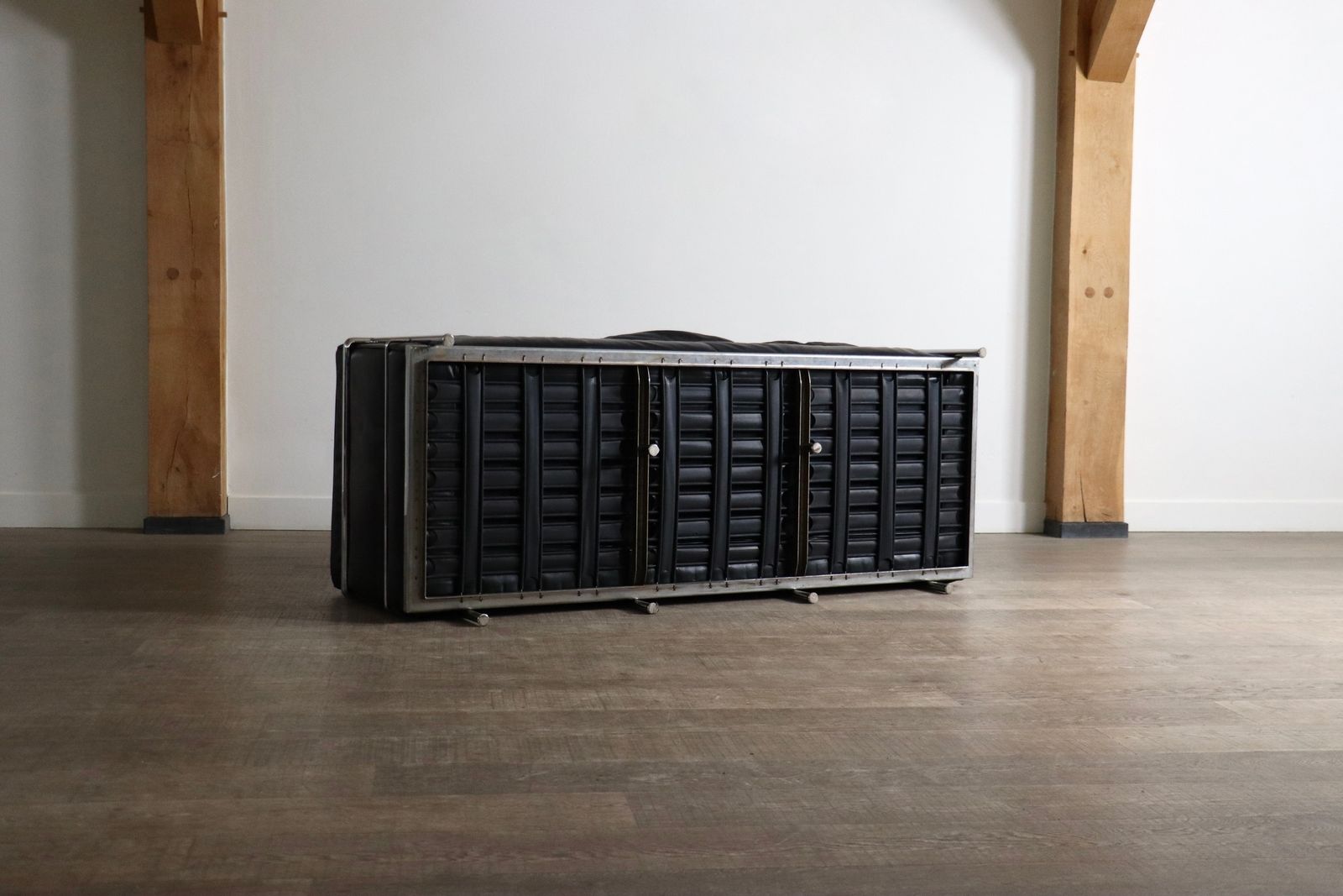 Meubels Cassina Lc2 Driezitsbank Door Charlotte Perriand, Le Corbusier, Ca. Jaren 1960 photo