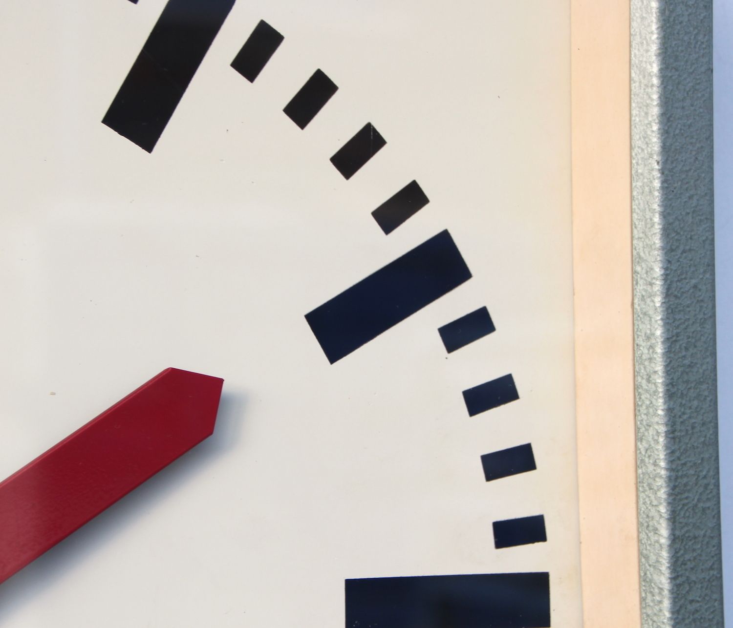 photo vintage Dated 1964. Large 45cm East German Vintage Factory Wall Clock. Fully Guaranteed. London Timepiece