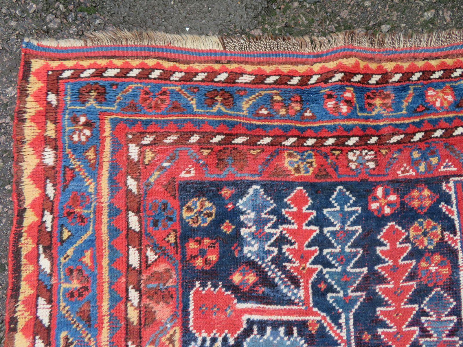 photo furniture Tree Of Life Luri Kelleh Tribal Rug. . 358cm X 161cm.