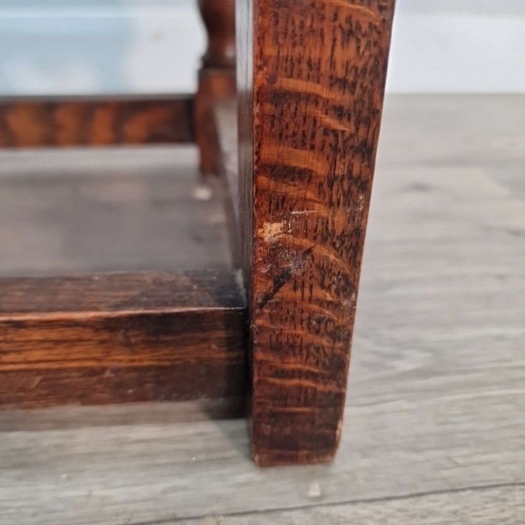 photo vintage Antique Low Oak Chair Stool Jacobean Revival Arts & Crafts Leather Fireside Seat