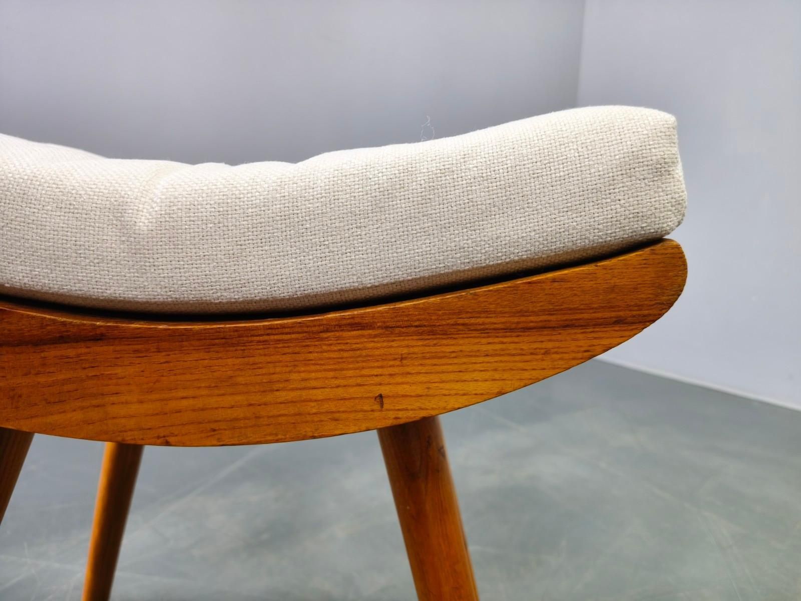 photo vinterior Pair Of Mid Century Maple Wood Stools, 1960s Czechoslovakia