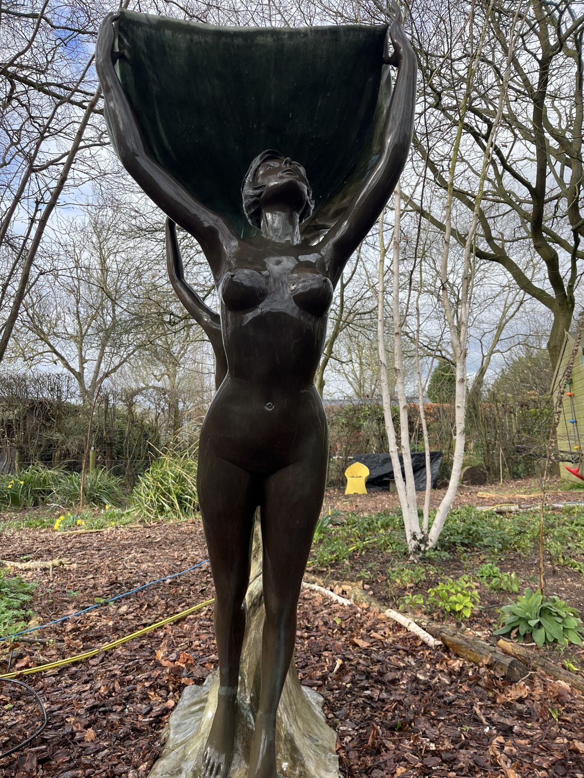 photo vinterior Art Deco Cast Bronze Ladies Garden Fountain
