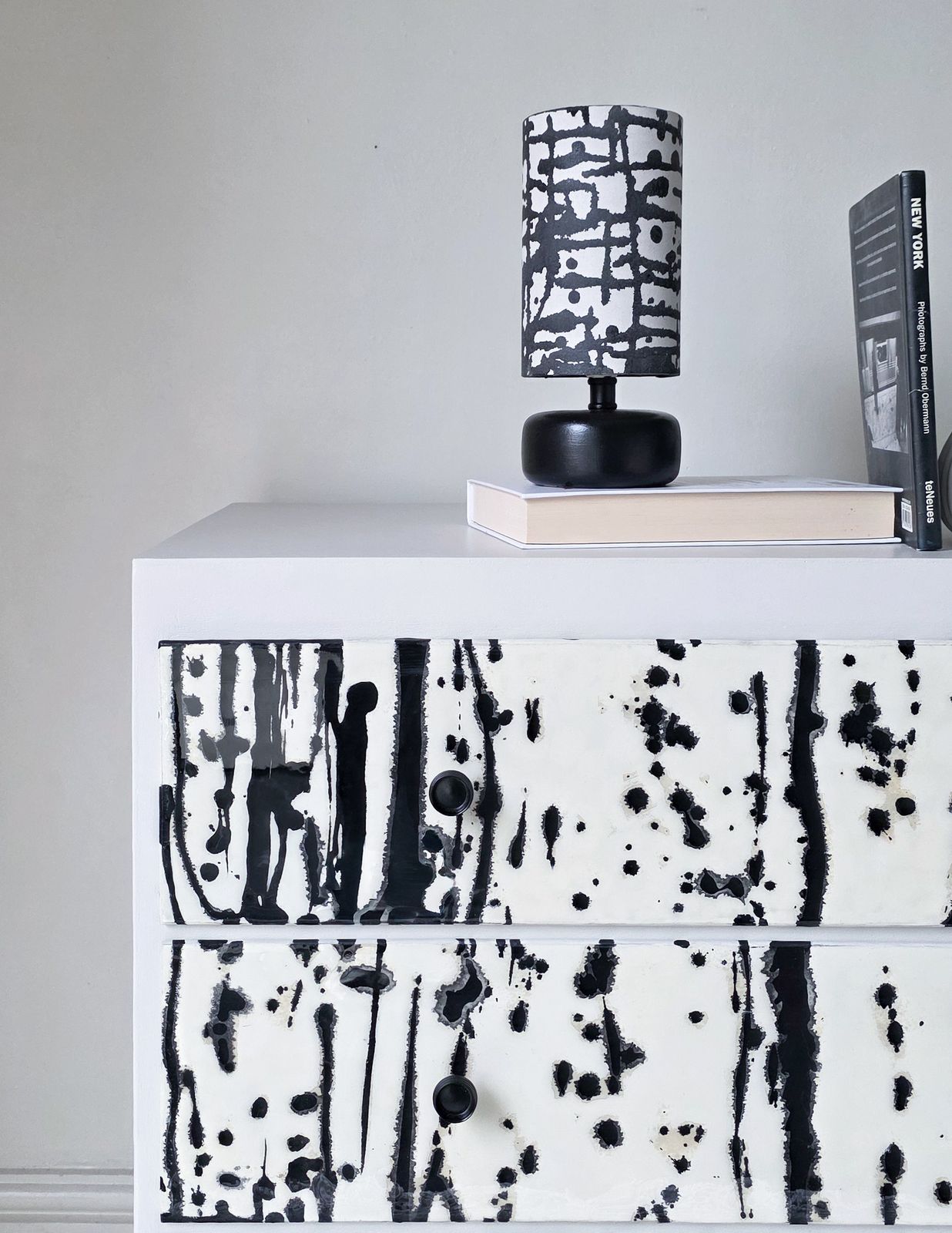 photo vinterior Abstract Mid Century Resin Chest Of Drawers