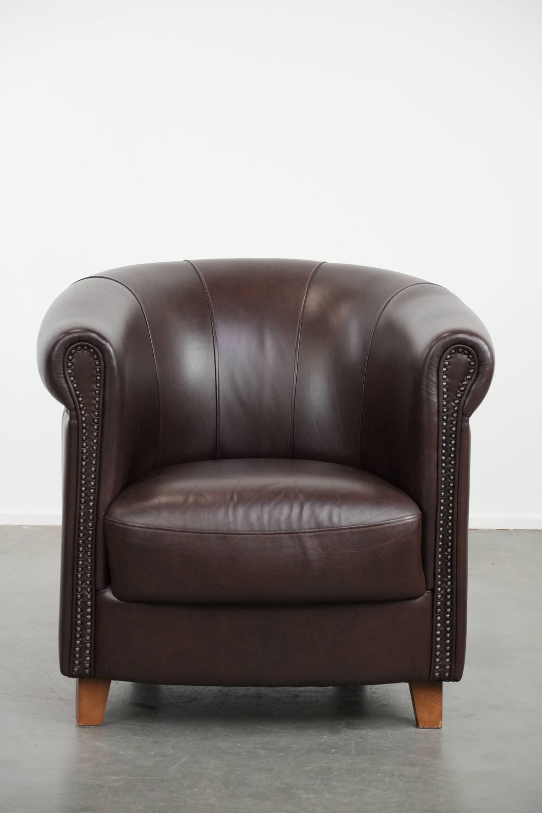Fauteuil In Koeienhuid, In Zeer Goede Staat, Engelse Stijl, Bruin/Donkerpaars photo furniture