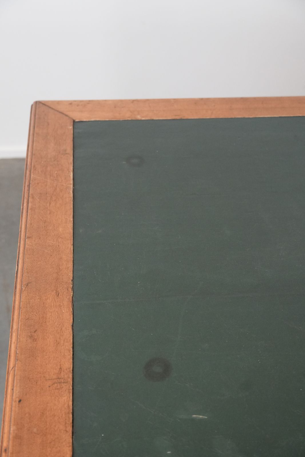 photo for sale Antiek Schrijftafel/Partnertafel Met 4 Lades En Een Groen Lederen Blad