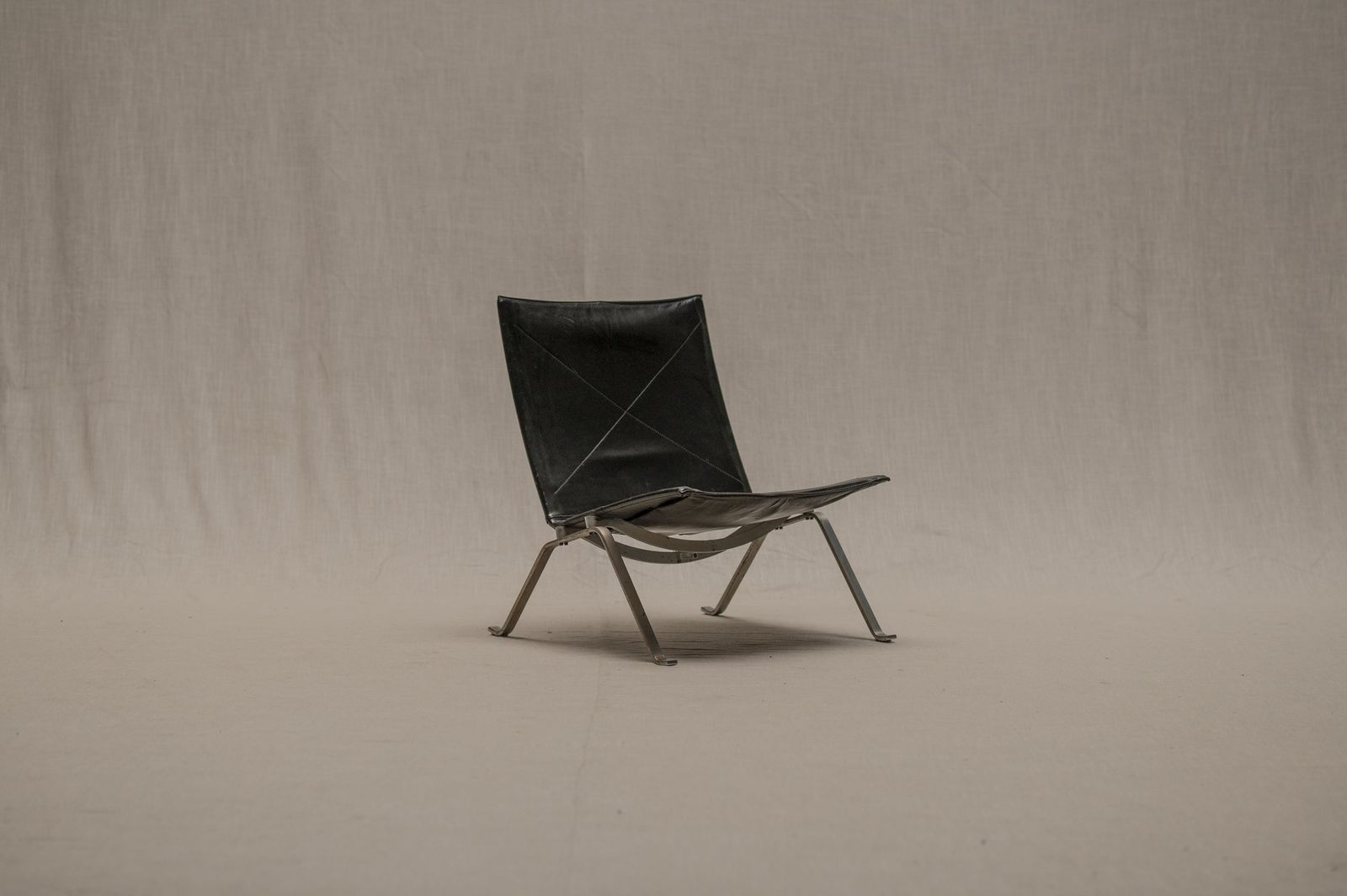 Early Pk22 Lounge Chair By Poul Kjærholm For Fritz Hansen photo for sale