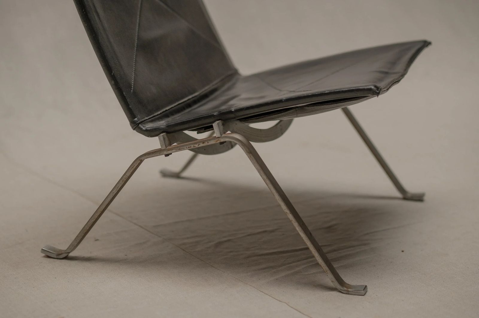 photo for sale Early Pk22 Lounge Chair By Poul Kjærholm For Fritz Hansen