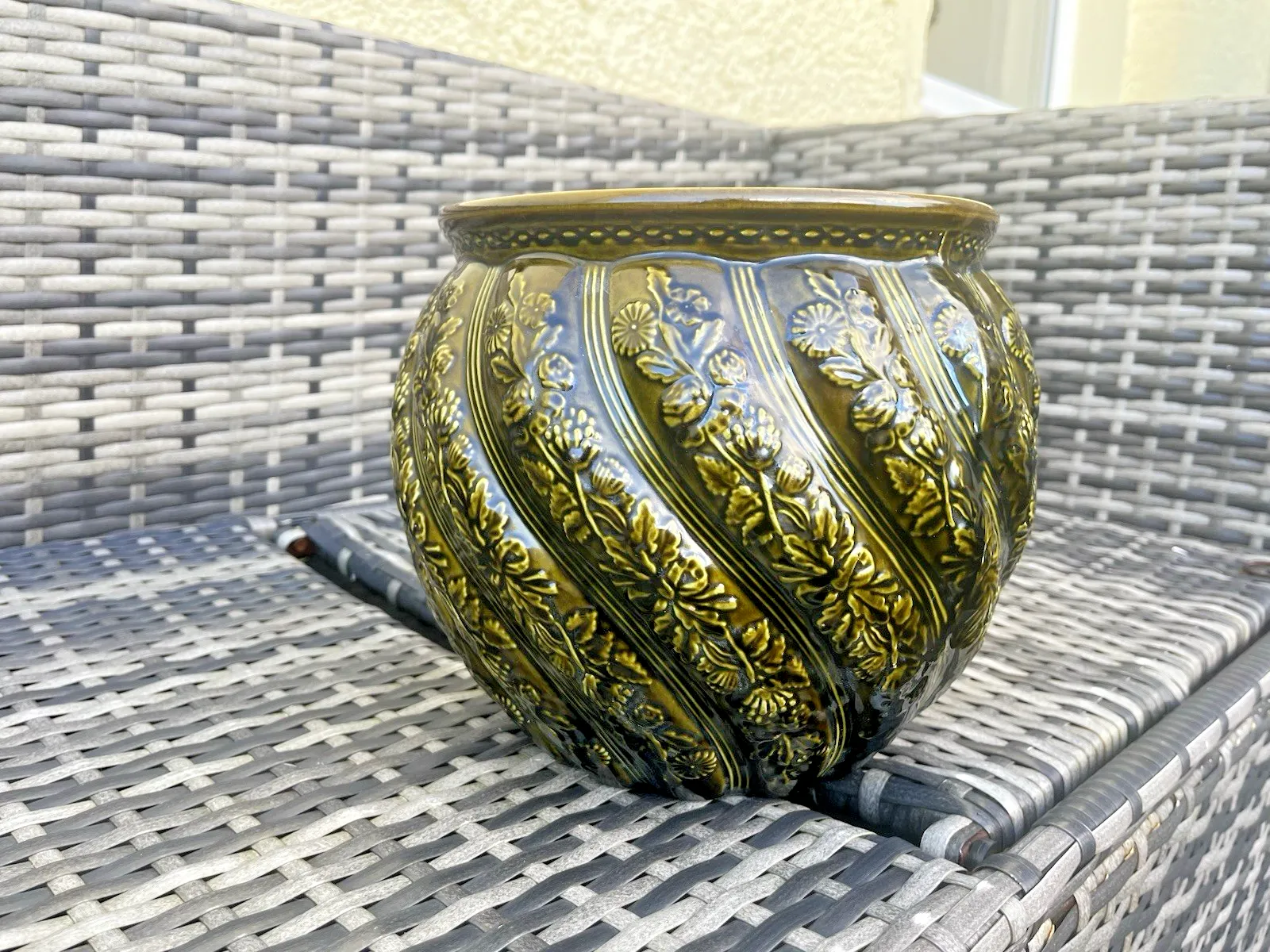 photo for sale Antique English Majolica Bramble Design Planter Plant Pot Jardiniere Bretby ?