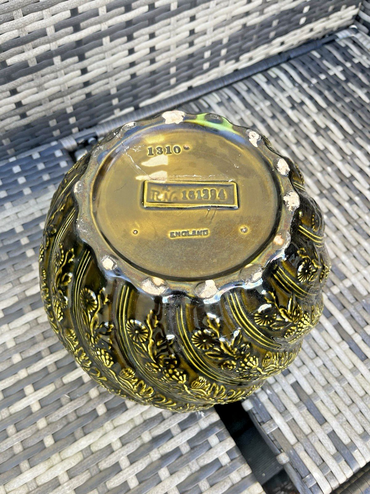 photo buy Antique English Majolica Bramble Design Planter Plant Pot Jardiniere Bretby ?