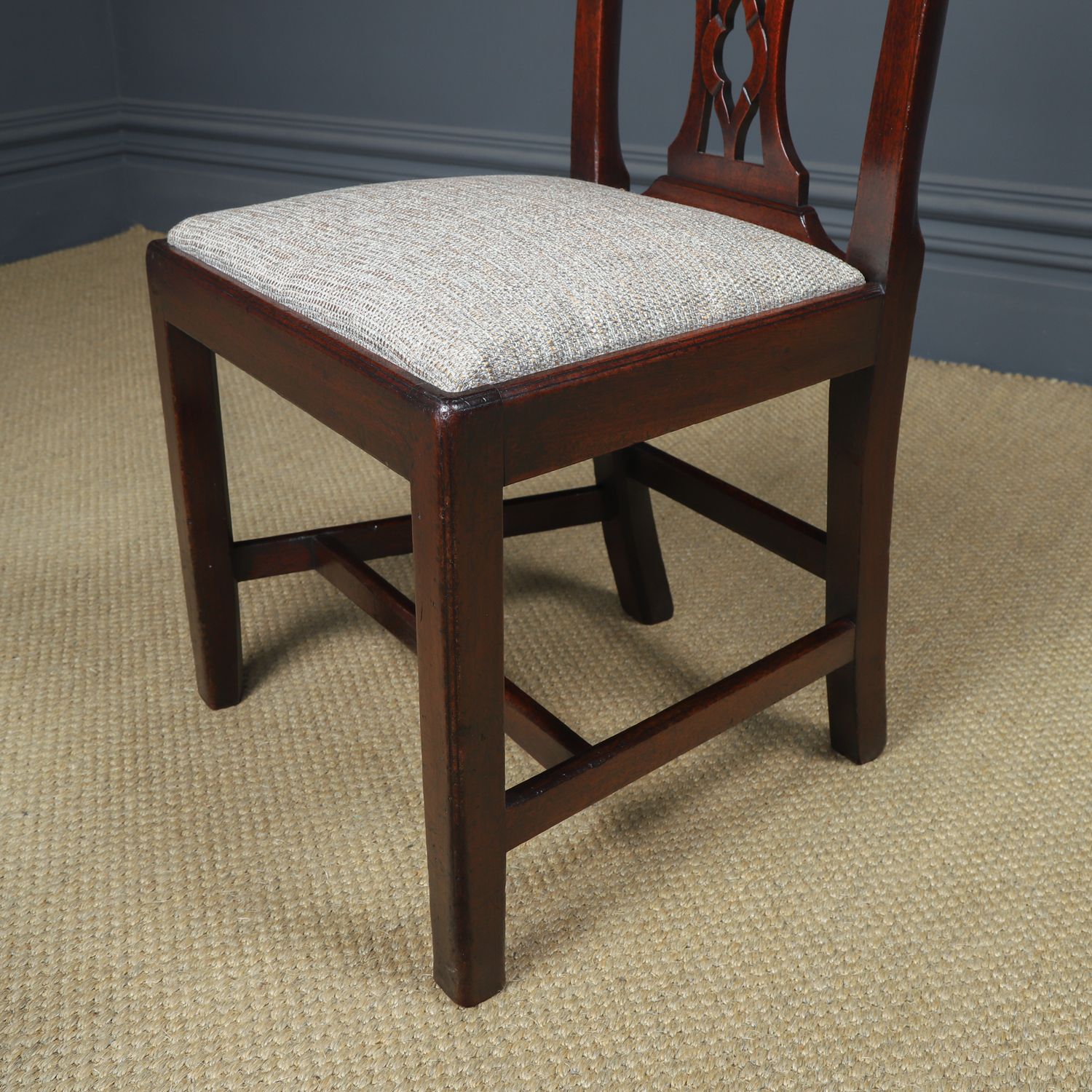 photo vinterior Antique English Pair Of Thomas Chippendale Mahogany Office Desk Dining Chairs (Circa 1820)