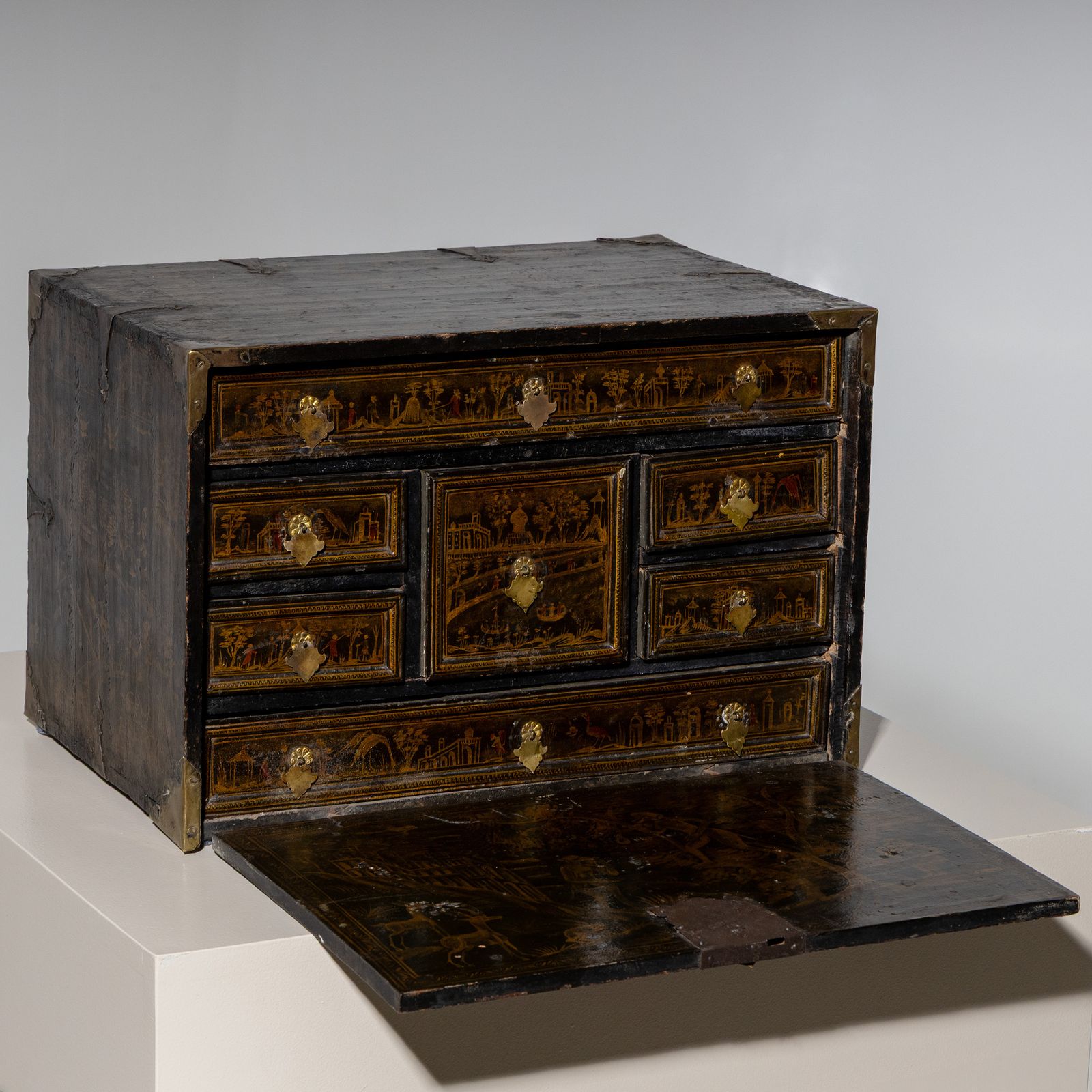 Lacquered And Gilt Cabinet, Germany, 18th Century photo vinterior