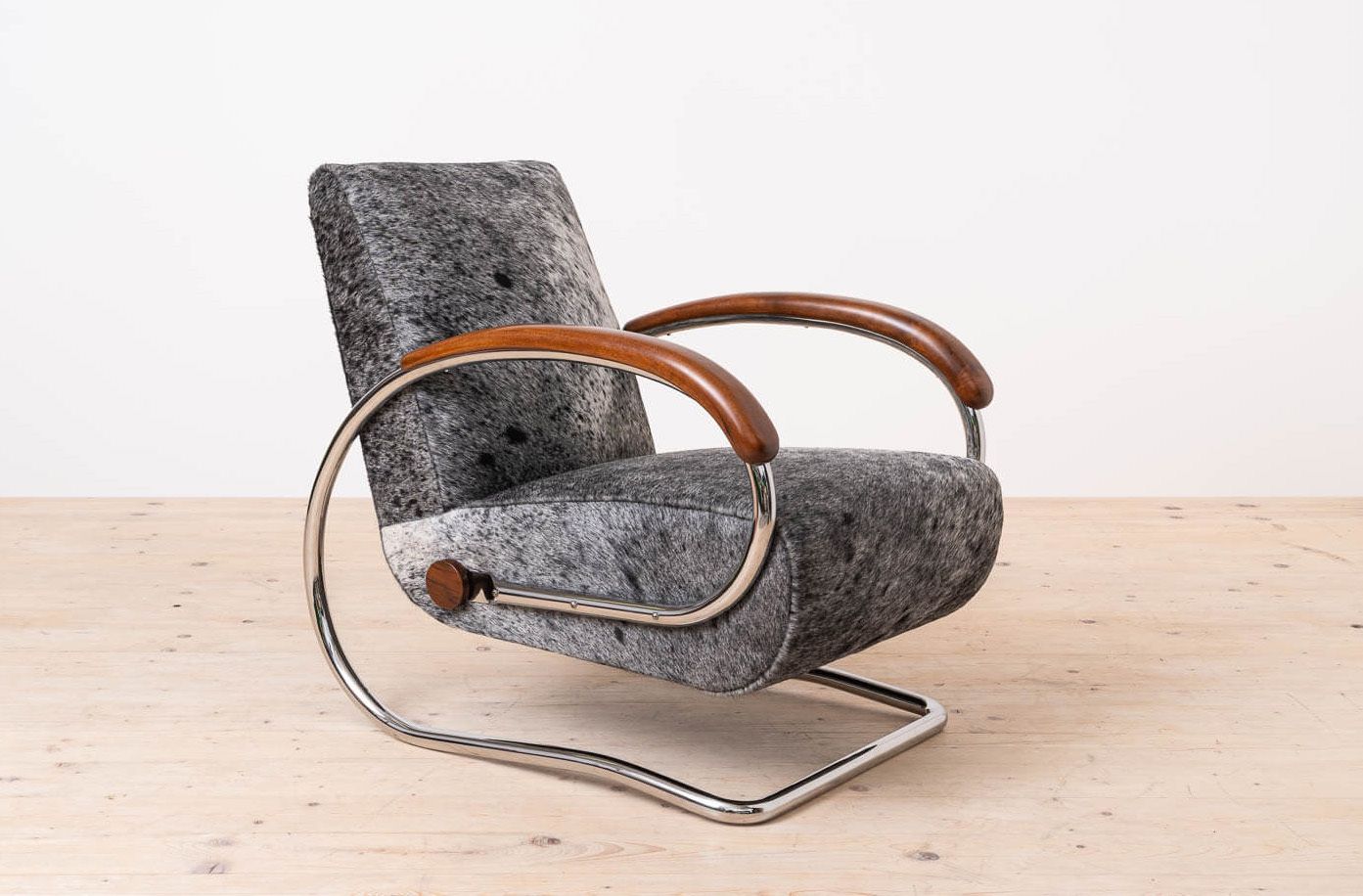 Iconic Armchair Model H221 Designed By Jindřich Halabala For Up Závody photo vinterior