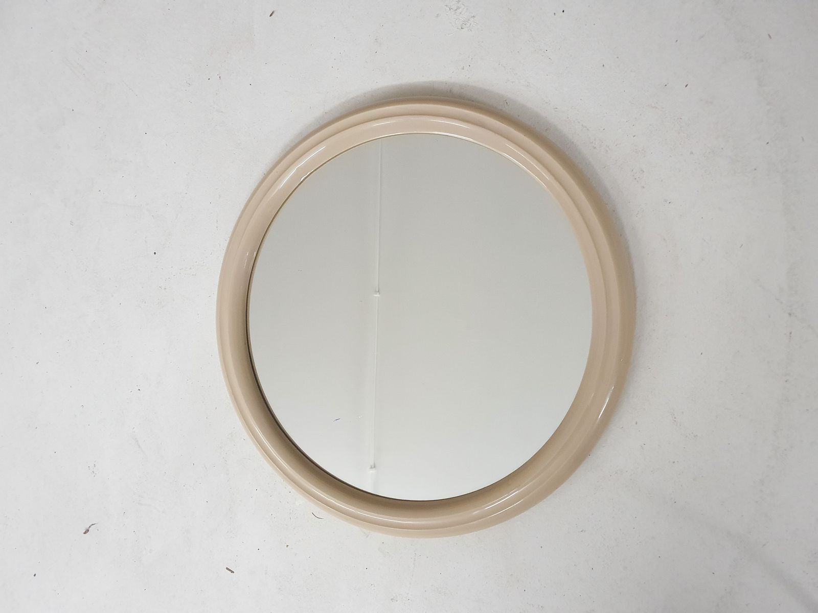 Kleine Mid Century Ronde Polyester Spiegel, Nederland, Ca. Jaren 1960 photo furniture